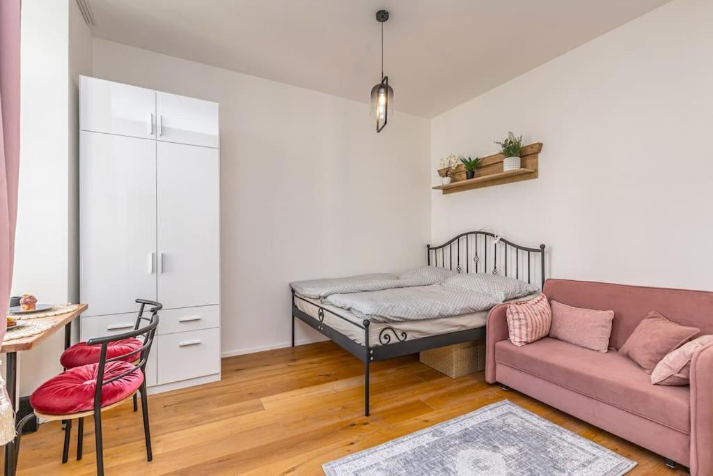 Cozy Quiet New Apartment In Karlin Square Prague Exterior photo